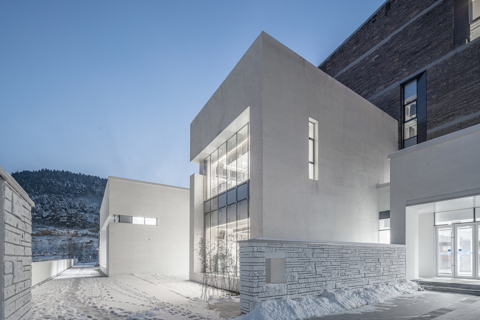 longdong multifunctional parking building of jinan rail transit r3 construction phase 1 china by tong yuan design group
