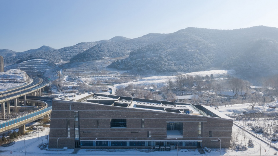 longdong multifunctional parking building of jinan rail transit r3 construction phase 1 china by tong yuan design group