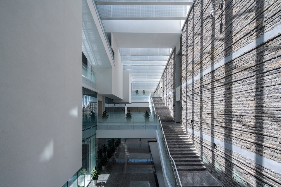 longdong multifunctional parking building of jinan rail transit r3 construction phase 1 china by tong yuan design group