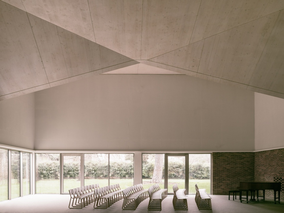 drayton green church by piercycompany
