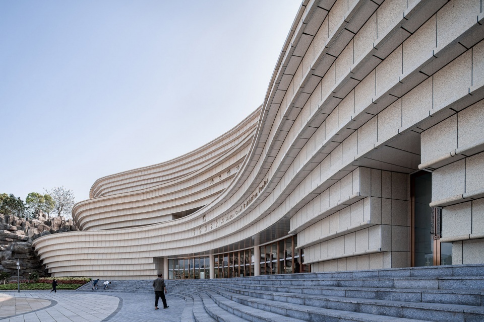 lingqu exhibition centre of xingan china by shanghai jiaotong university design and research institute 960x640