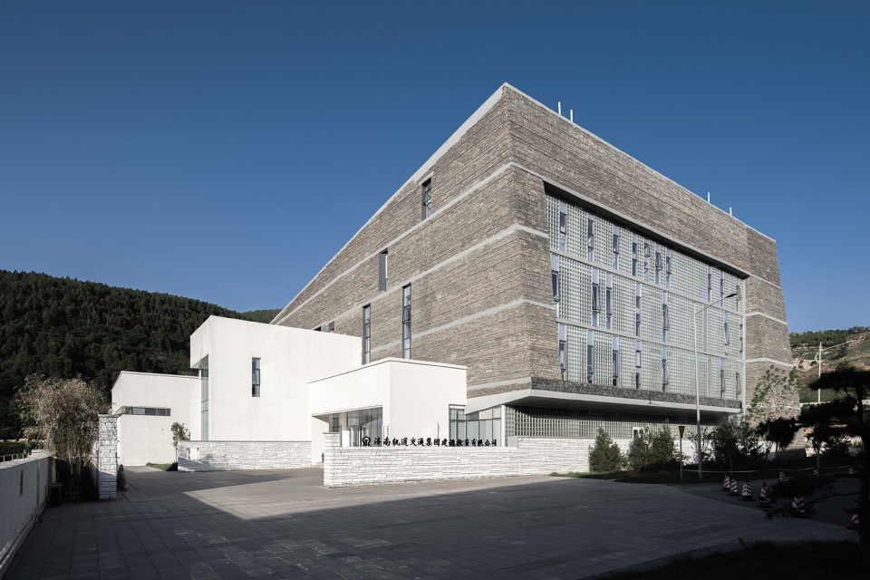 longdong multifunctional parking building of jinan rail transit r3 construction phase 1 china by tong yuan design group