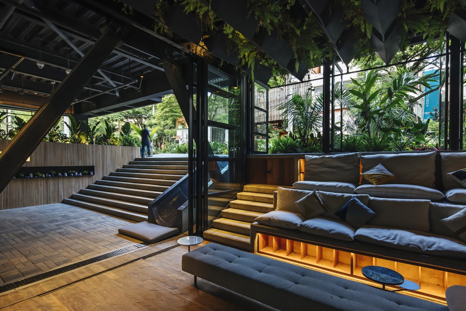 hotel click clack medellin by planb arquitectos