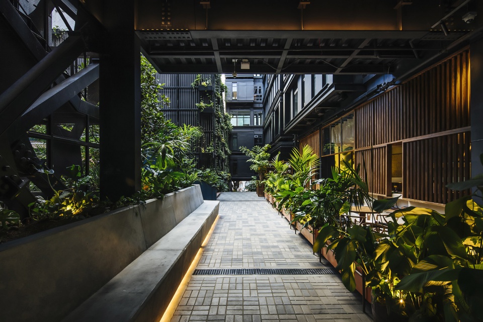 hotel click clack medellin by planb arquitectos