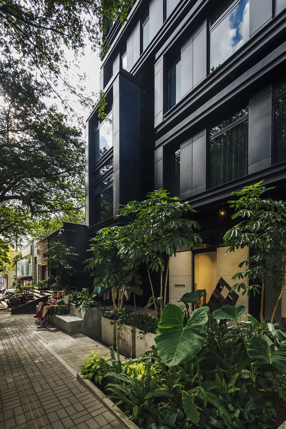hotel click clack medellin by planb arquitectos