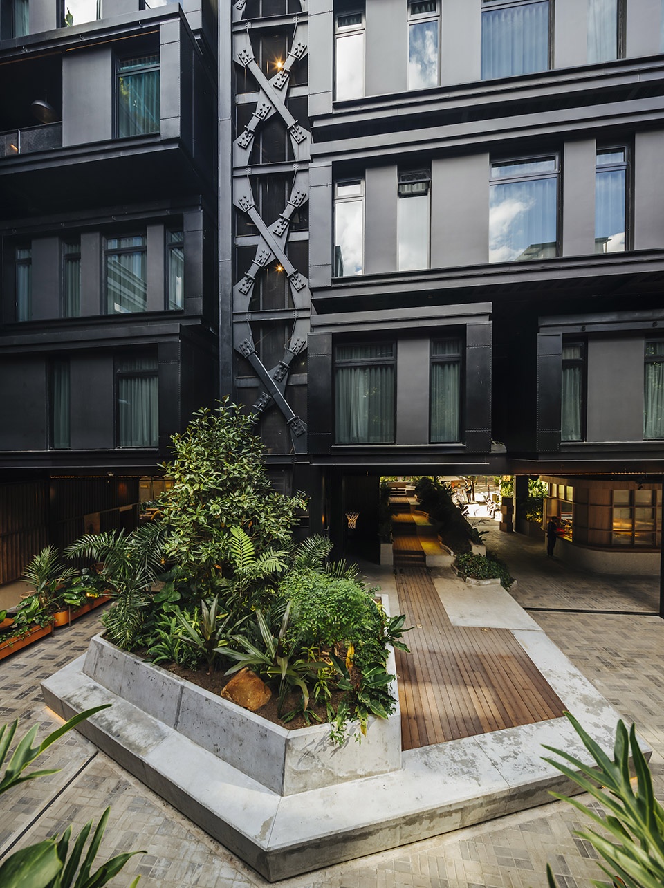 hotel click clack medellin by planb arquitectos
