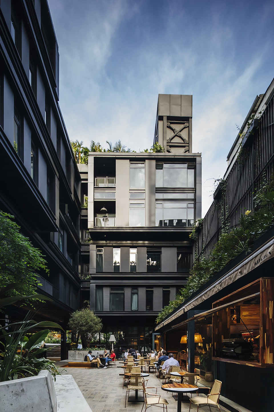 hotel click clack medellin by planb arquitectos