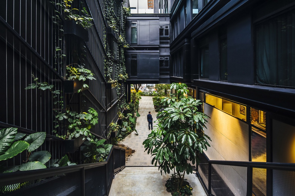 hotel click clack medellin by planb arquitectos