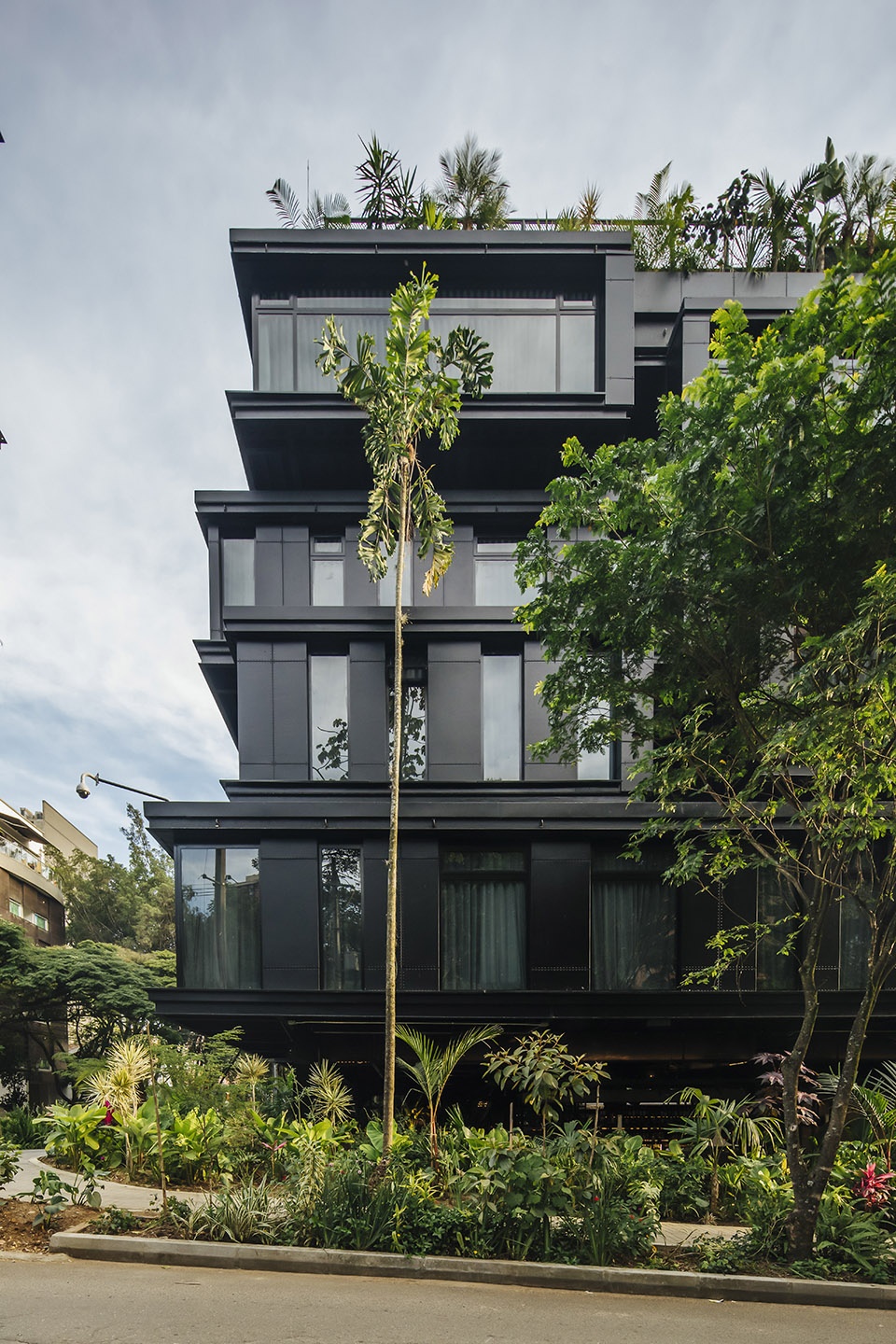 hotel click clack medellin by planb arquitectos