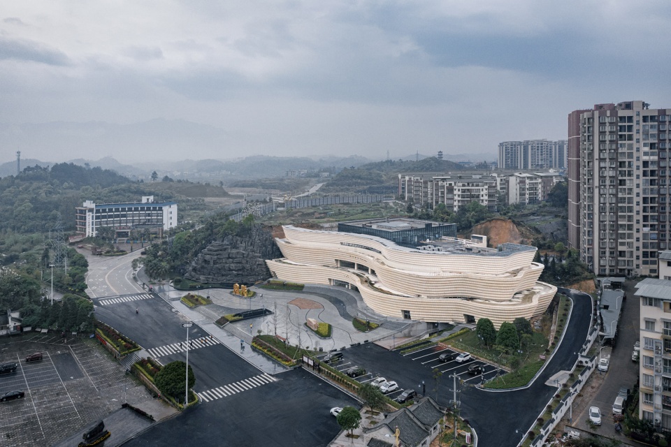 lingqu exhibition centre of xingan china by shanghai jiaotong university design and research institute 960x640