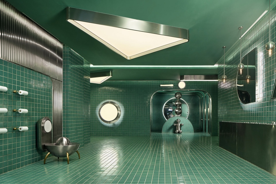 A 1450 square meter toilet PIG DESIGN