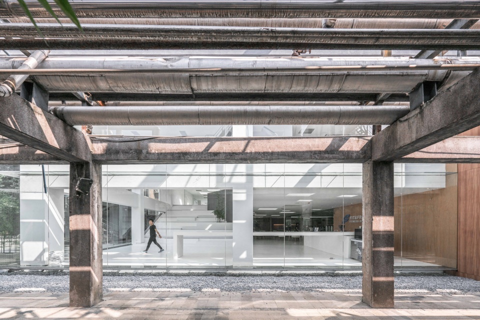 LAN SPACE BEING ARCHITECTS