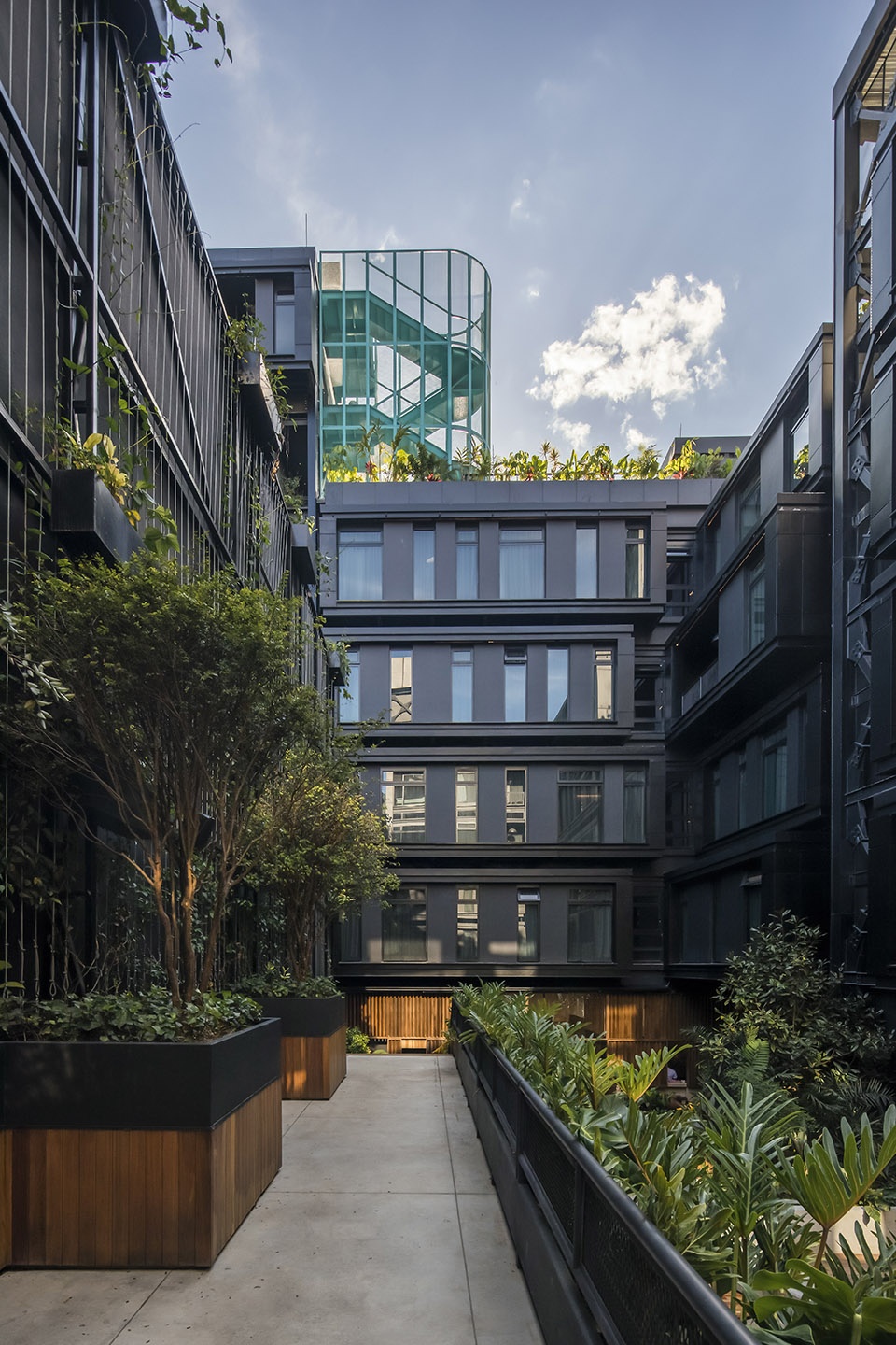 hotel click clack medellin by planb arquitectos