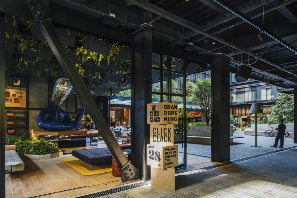 hotel click clack medellin by planb arquitectos