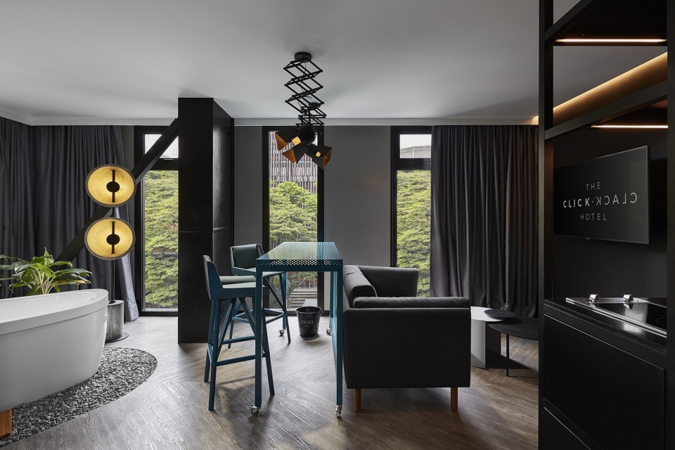 hotel click clack medellin by planb arquitectos