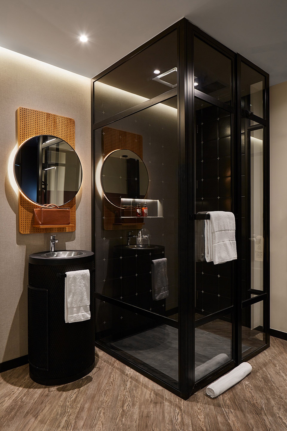 hotel click clack medellin by planb arquitectos