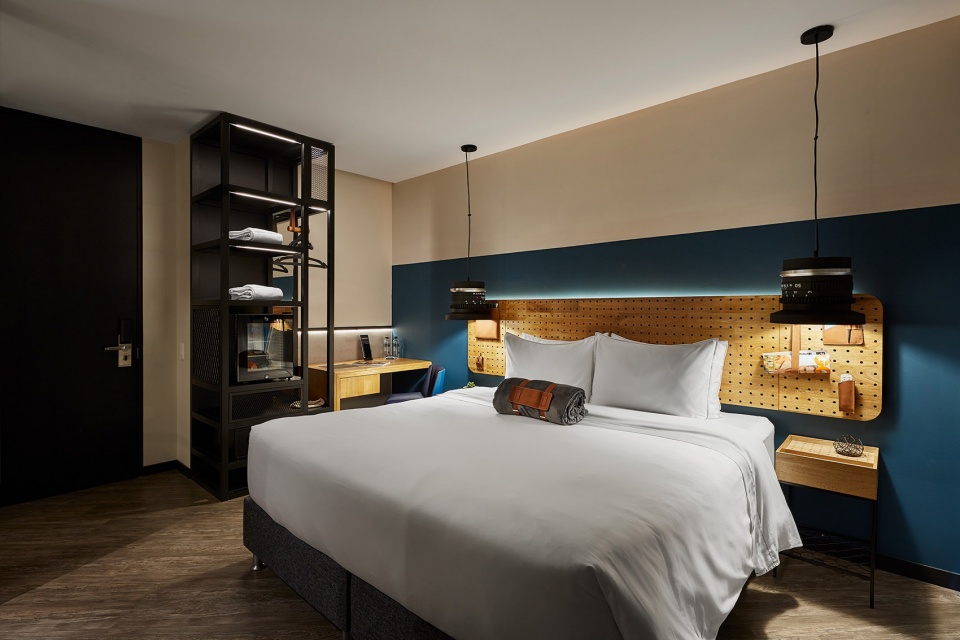 hotel click clack medellin by planb arquitectos