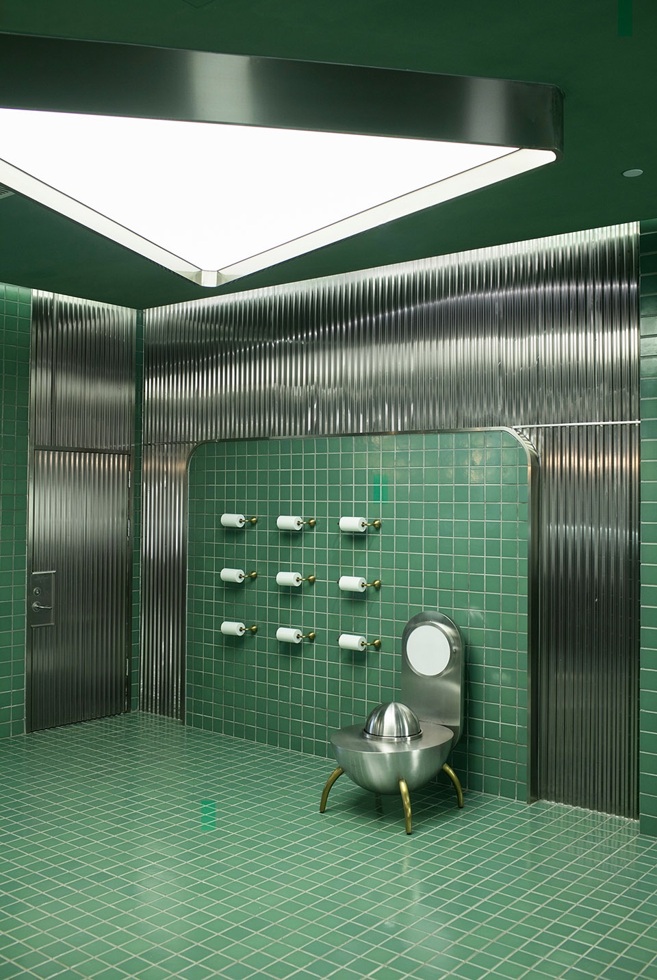 A 1450 square meter toilet PIG DESIGN