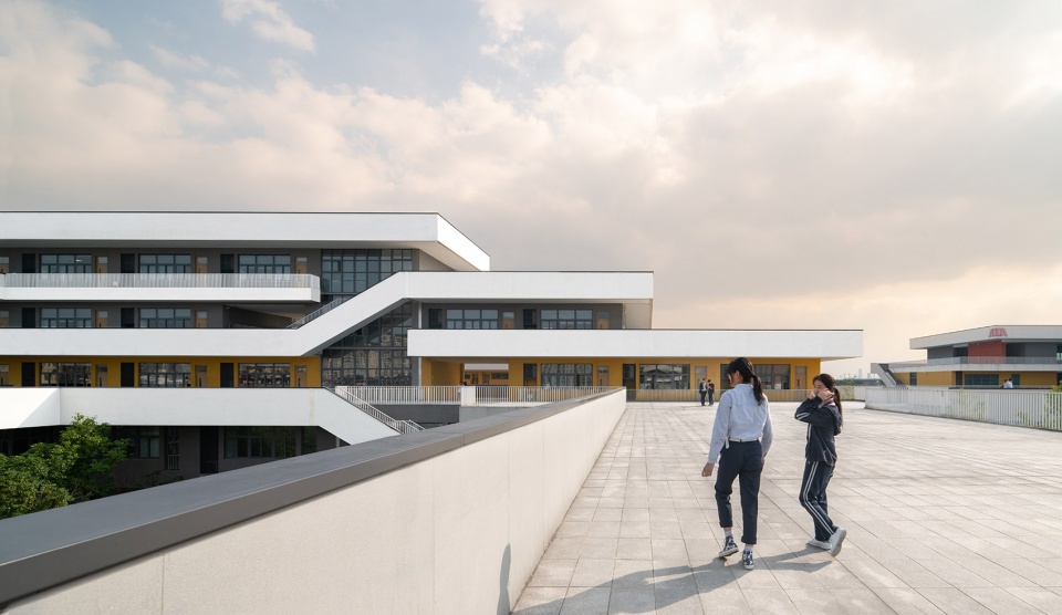 教学区甲板 Deck of Normal Classroom©行知影像