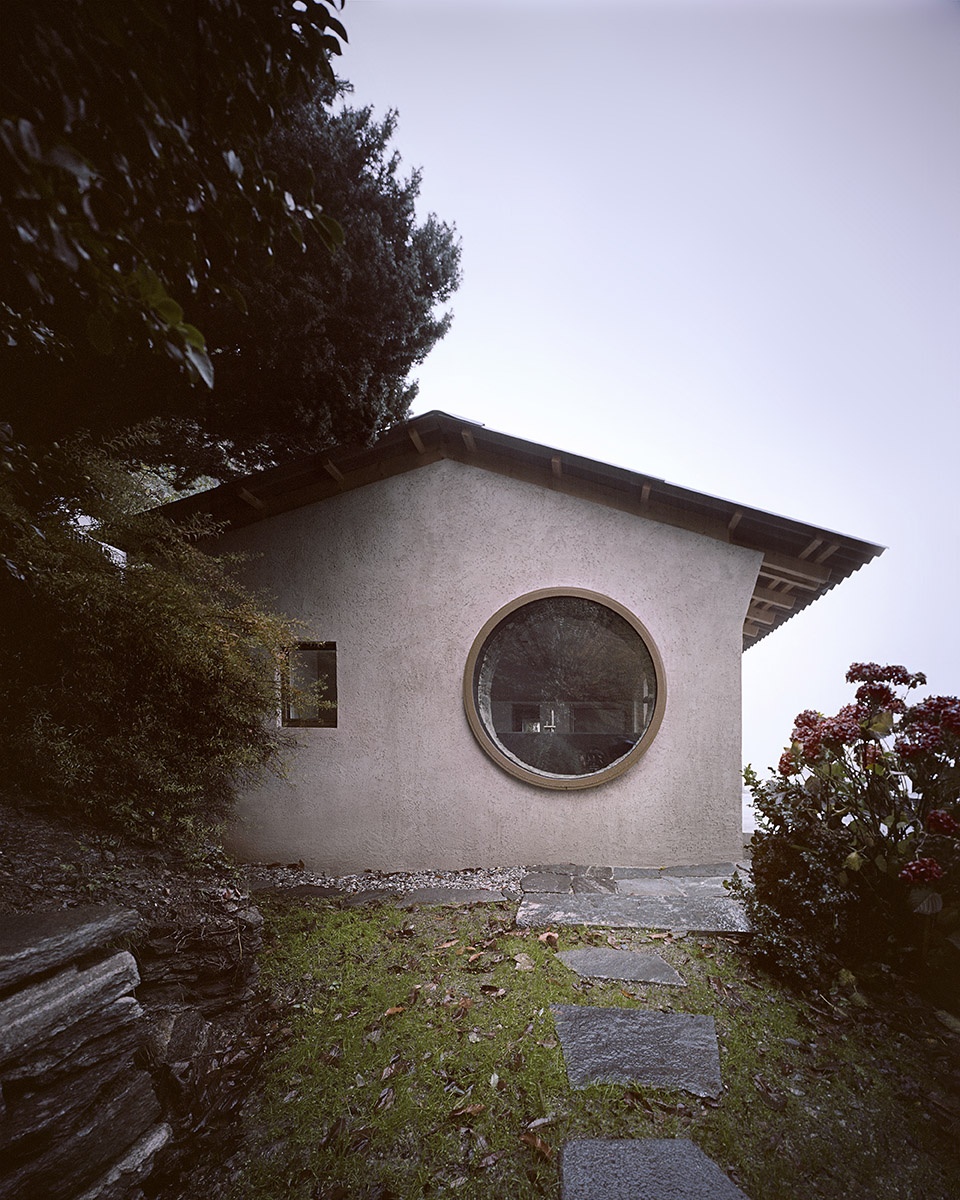 Calascino House Switzerland by studio inebi