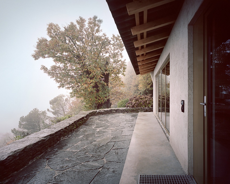 Calascino House Switzerland by studio inebi