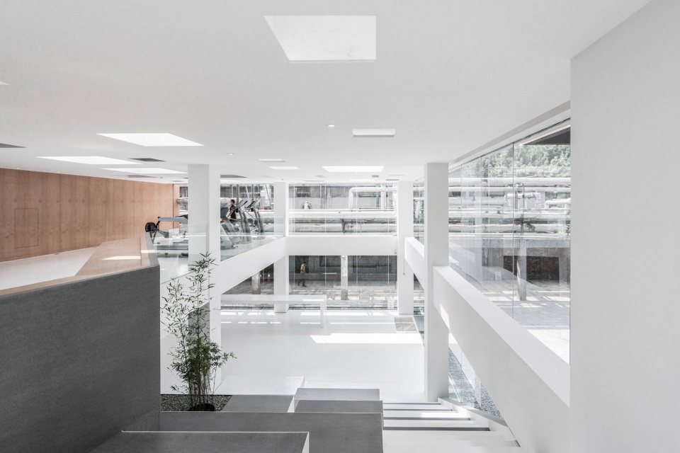 LAN SPACE BEING ARCHITECTS