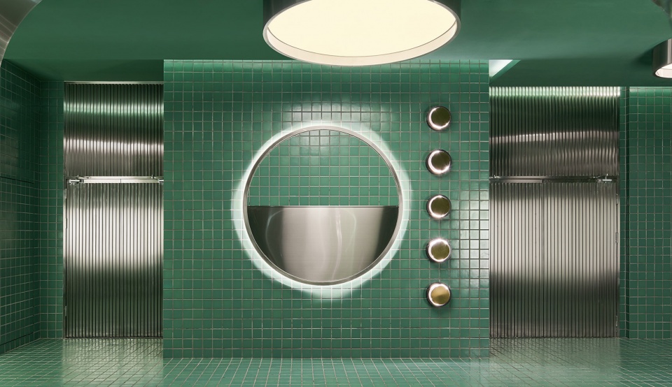 A 1450 square meter toilet PIG DESIGN