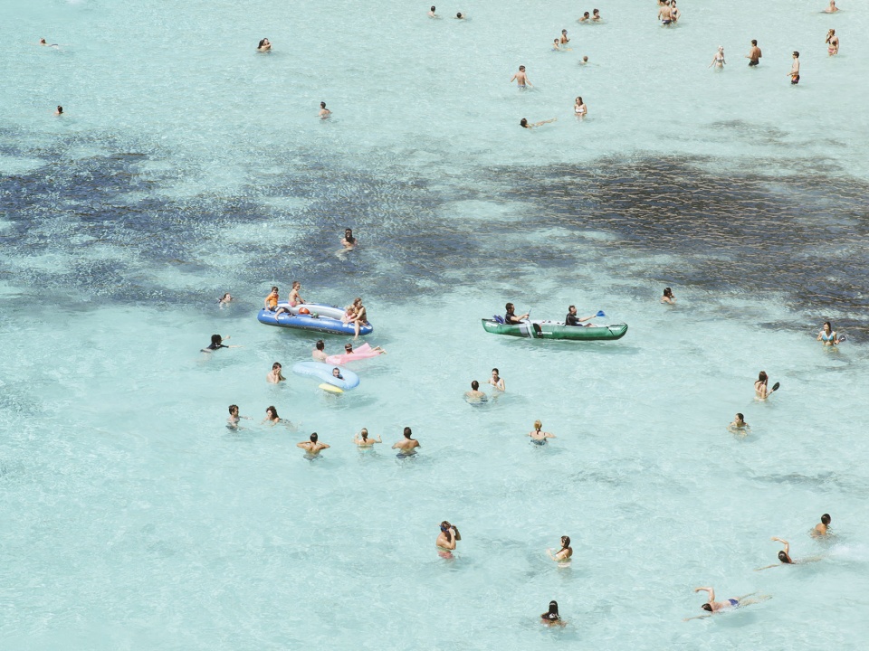 city and beach in yosigos lens