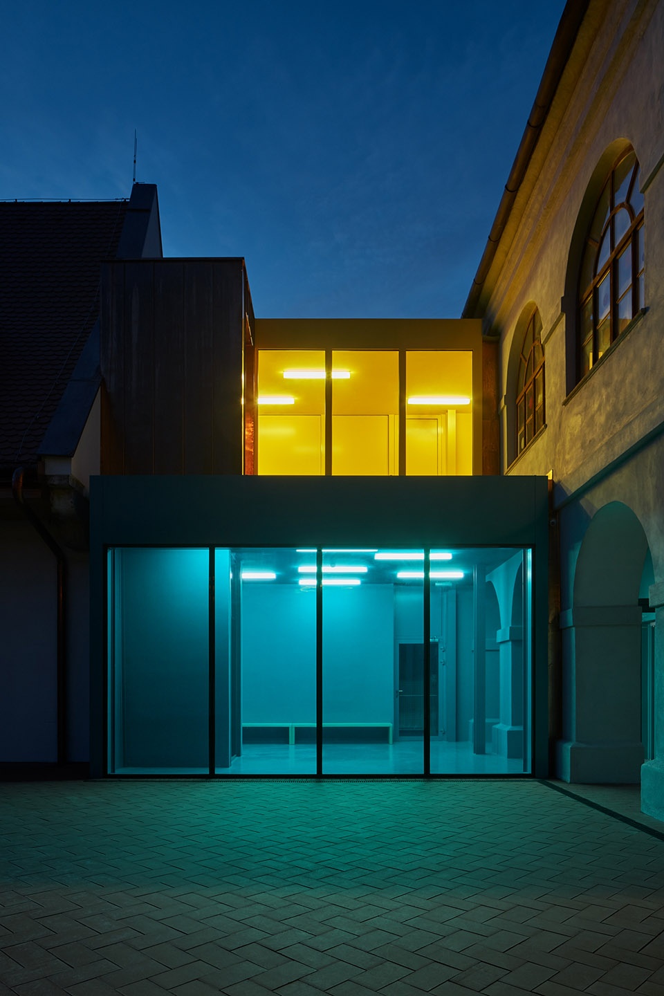 reconstruction and extension of elementary school vresovice by public atelier fuuze