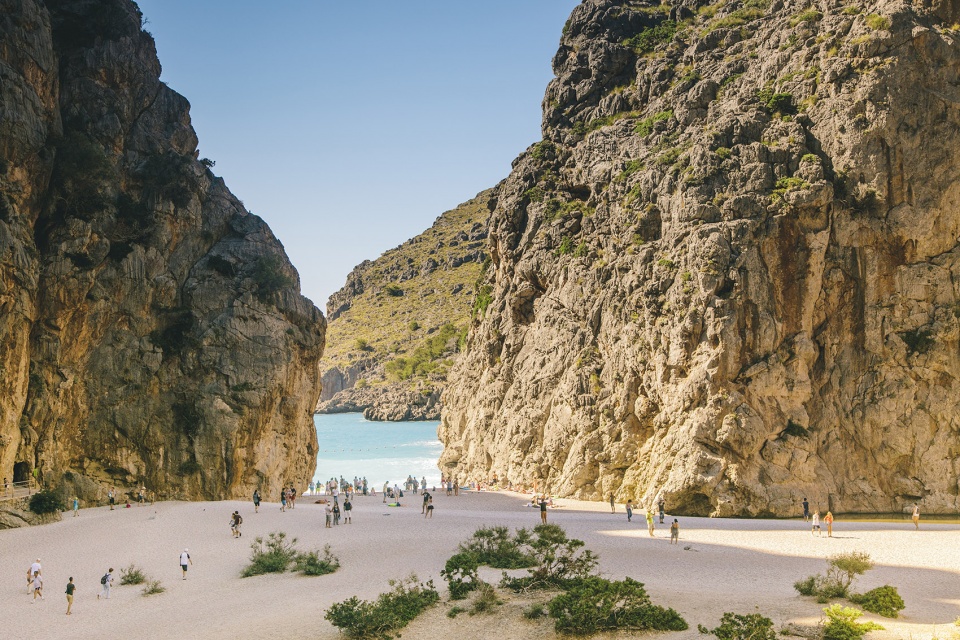 city and beach in yosigos lens