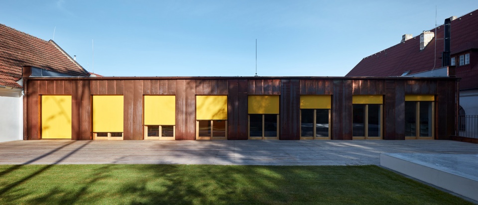 reconstruction and extension of elementary school vresovice by public atelier fuuze