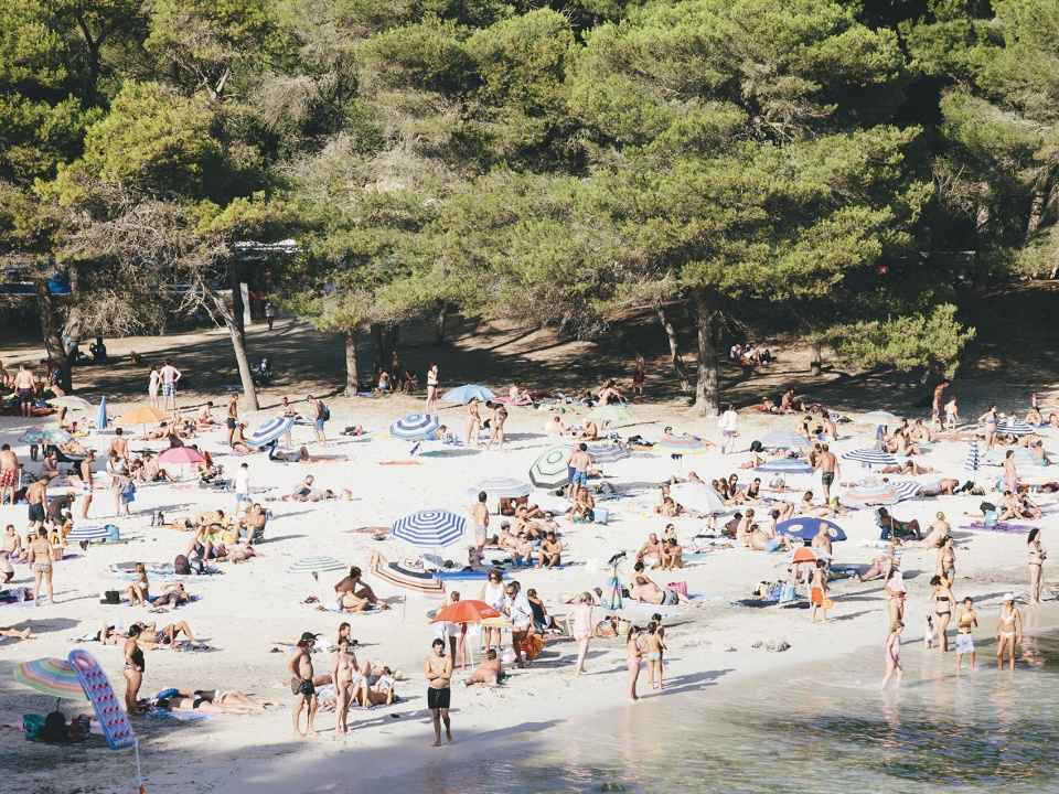 city and beach in yosigos lens