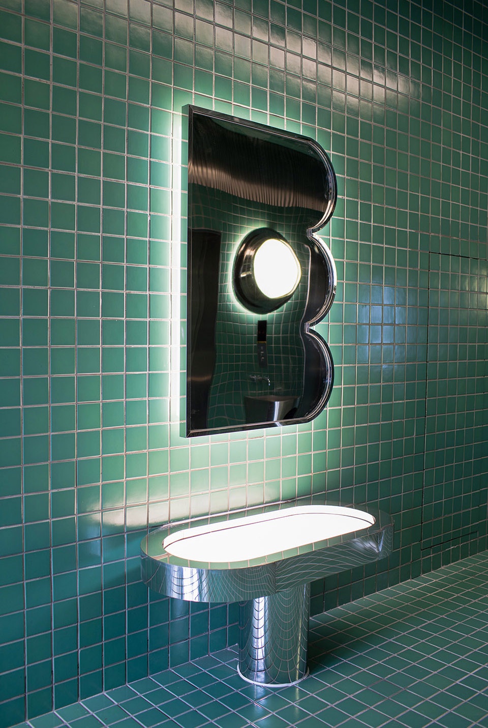 A 1450 square meter toilet PIG DESIGN 1