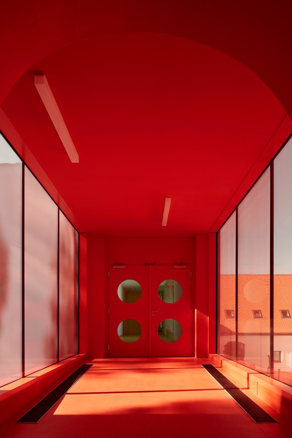 reconstruction and extension of elementary school vresovice by public atelier fuuze