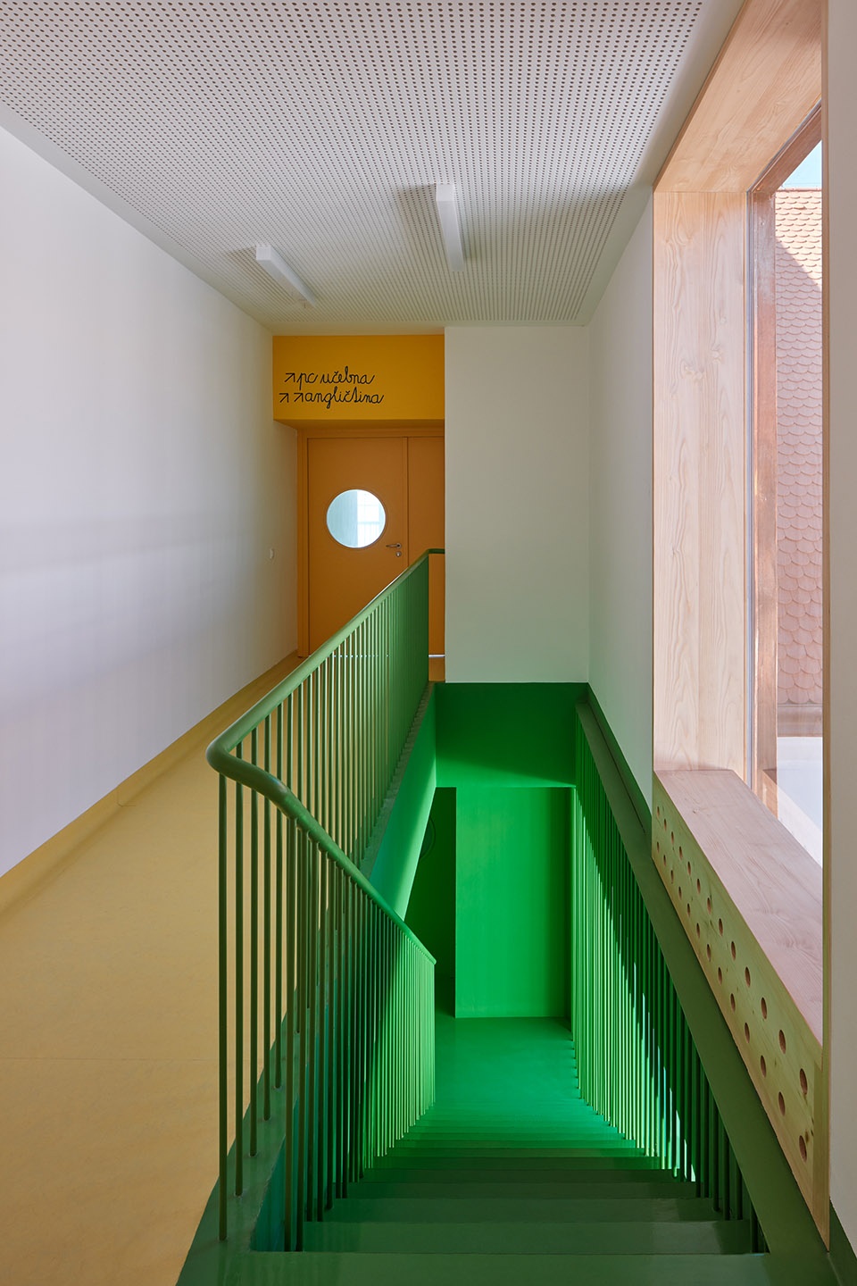 reconstruction and extension of elementary school vresovice by public atelier fuuze