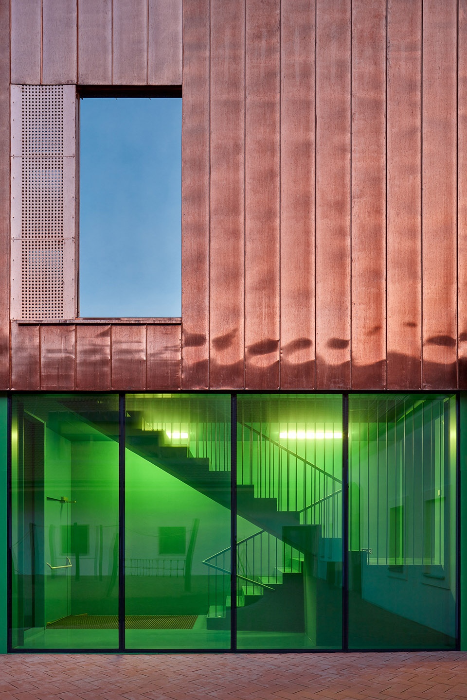 reconstruction and extension of elementary school vresovice by public atelier fuuze
