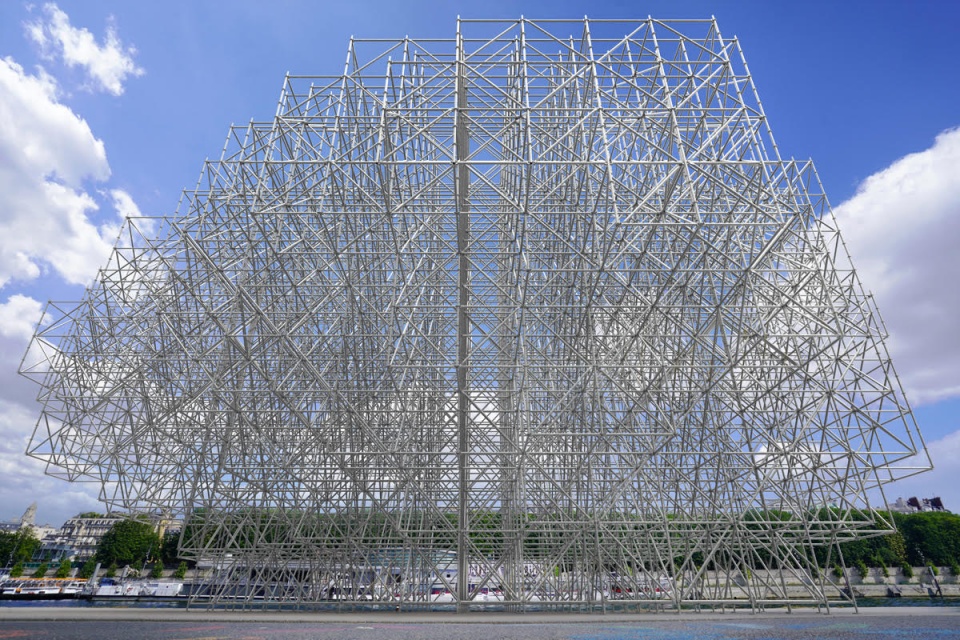 installation blur by vincent leroy