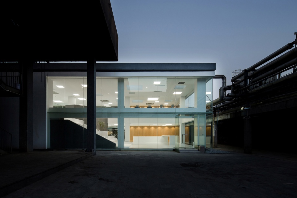 LAN SPACE BEING ARCHITECTS