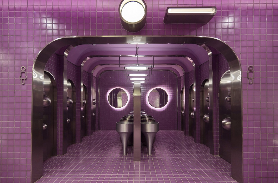 A 1450 square meter toilet PIG DESIGN