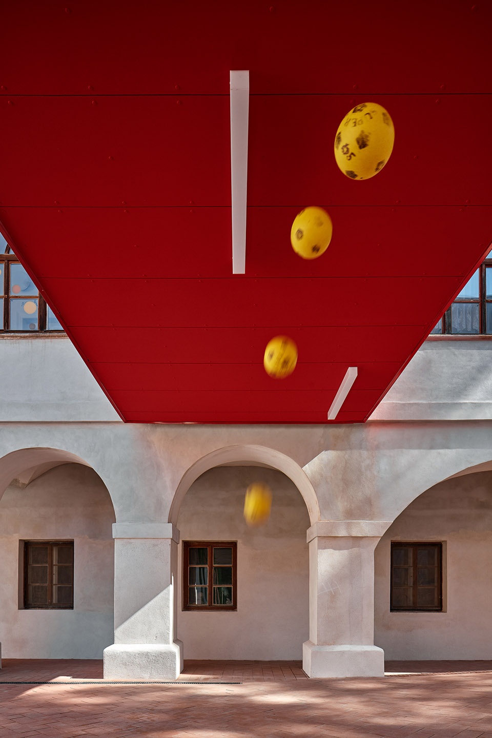 reconstruction and extension of elementary school vresovice by public atelier fuuze