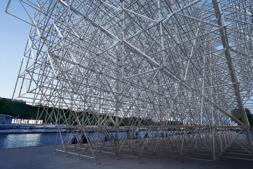 installation blur by vincent leroy