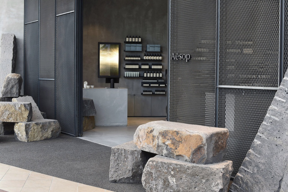 Aesop store in Chadstone Shopping Center Melbourne by mlkk.studio
