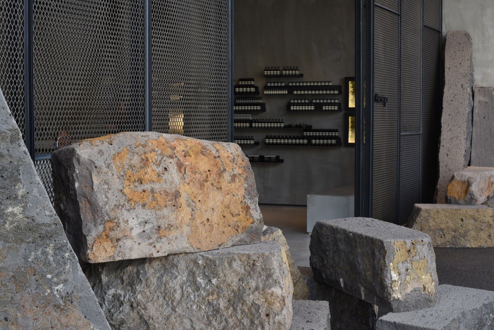Aesop store in Chadstone Shopping Center Melbourne by mlkk.studio