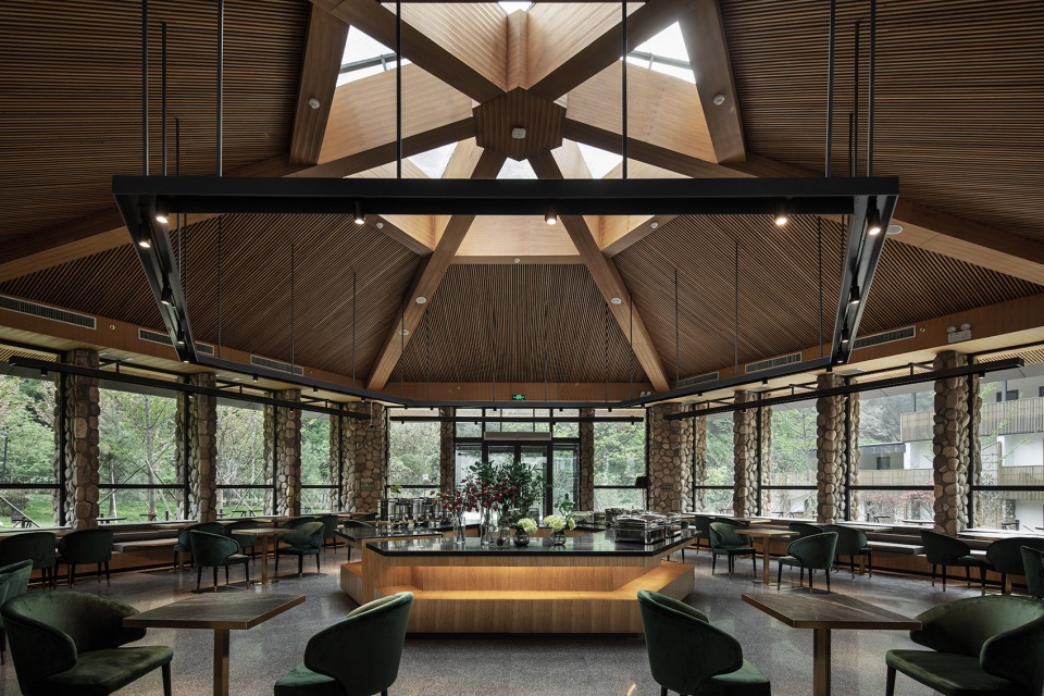 stonegate hotel of little hua mountain china by benmo design