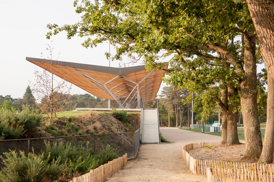 philippe mahut stadium by barthelemy grino architectes