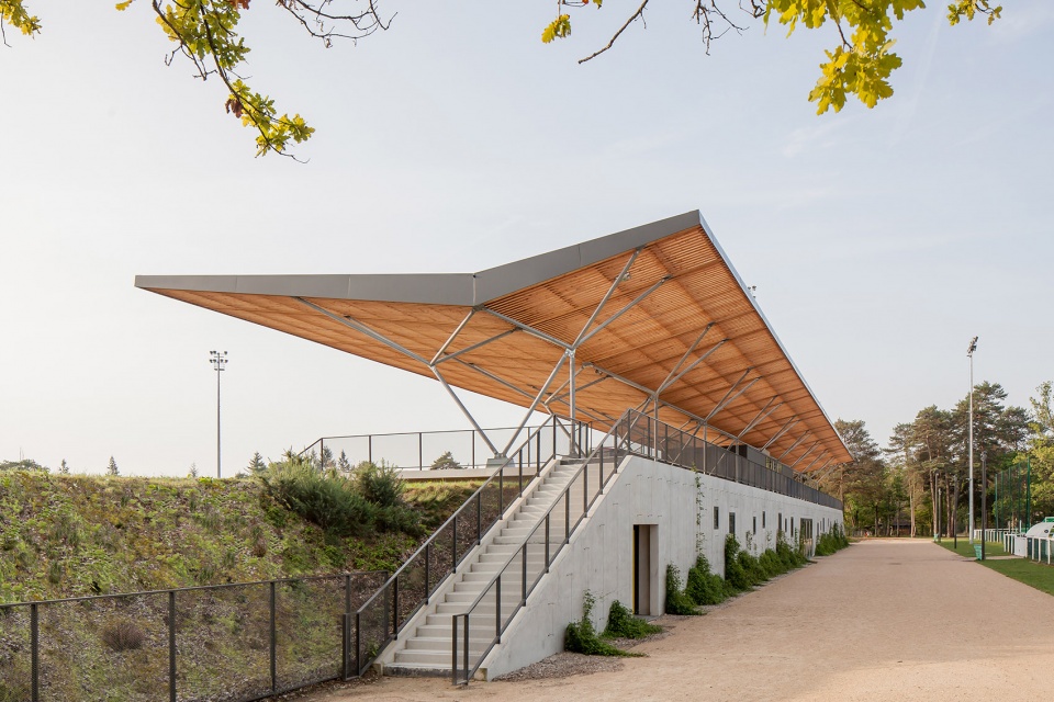 philippe mahut stadium by barthelemy grino architectes