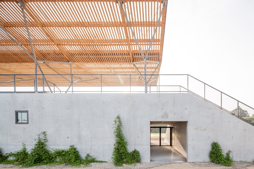 philippe mahut stadium by barthelemy grino architectes