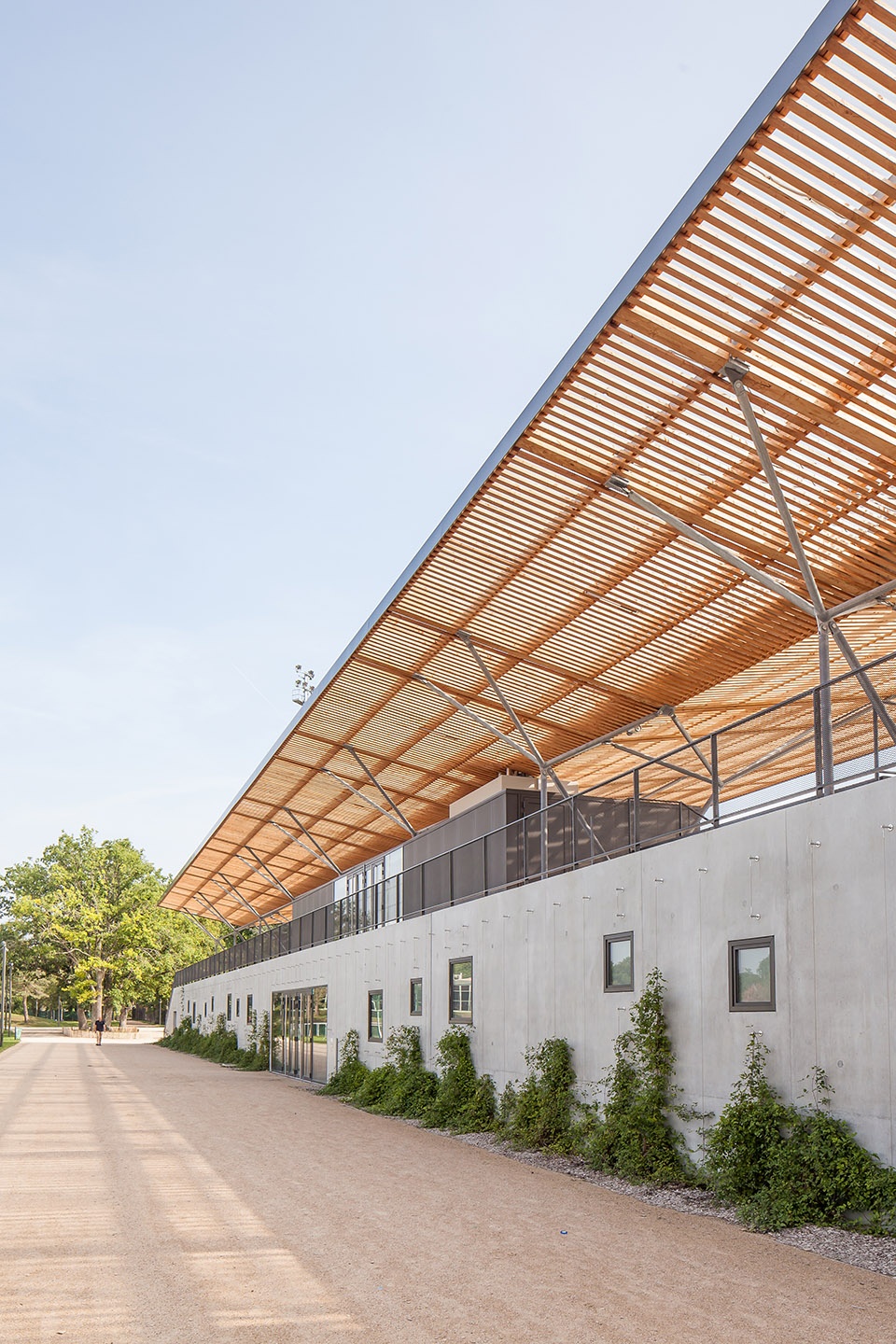 philippe mahut stadium by barthelemy grino architectes
