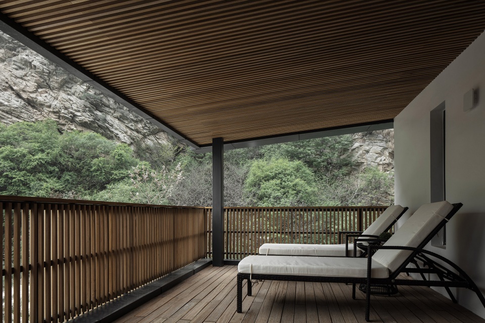 stonegate hotel of little hua mountain china by benmo design