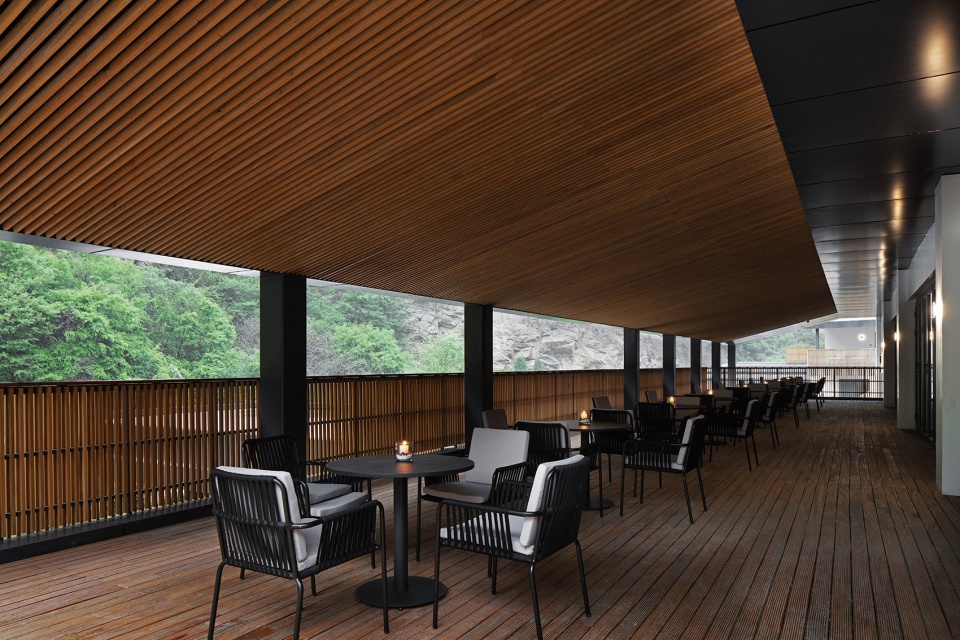 stonegate hotel of little hua mountain china by benmo design
